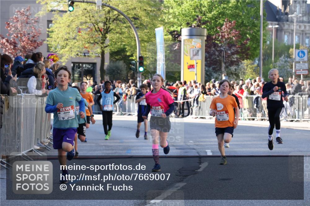 25.04.2025 - Das Zehntel Yannick Fuchs http://msf.ph/oto/7669007 26.04.2025 08:51:09 Ziel 1922, 2309, 2348, 2356, 2474, 2667, 2672, 2827, 2848, 2914, 2919, 3040, 3066, 3097, 3099, 3188, 3415, 3710, 3808 meine-sportfotos.de