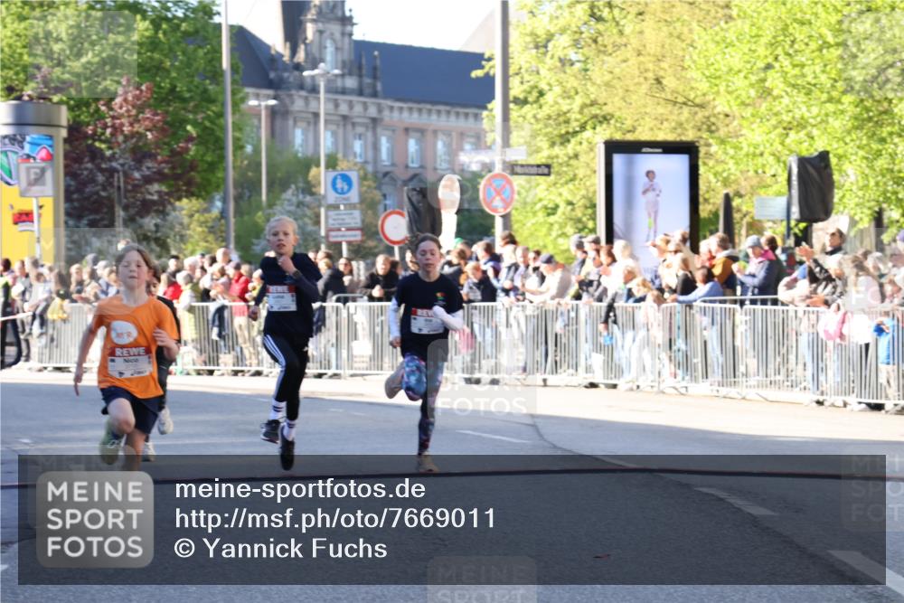 25.04.2025 - Das Zehntel Yannick Fuchs http://msf.ph/oto/7669011 26.04.2025 08:51:09 Ziel 1922, 2309, 2348, 2356, 2474, 2667, 2672, 2827, 2848, 2914, 2919, 3040, 3066, 3097, 3099, 3188, 3415, 3710, 3808 meine-sportfotos.de