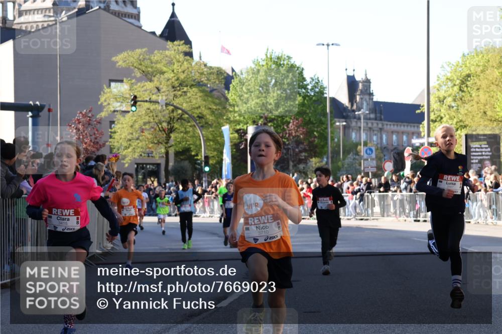 25.04.2025 - Das Zehntel Yannick Fuchs http://msf.ph/oto/7669023 26.04.2025 08:51:12 Ziel 1488, 1546, 1757, 2309, 2348, 2474, 2621, 2667, 2672, 2848, 2914, 2919, 3049, 3066, 3097, 3099, 3188, 3415, 3710, 3808 meine-sportfotos.de
