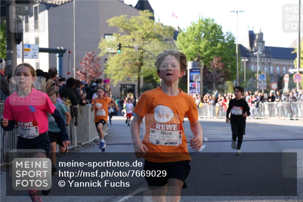 25.04.2025 - Das Zehntel Yannick Fuchs http://msf.ph/oto/7669029 26.04.2025 08:51:12 Ziel 1488, 1546, 1757, 2309, 2348, 2474, 2621, 2667, 2672, 2848, 2914, 2919, 3049, 3066, 3097, 3099, 3188, 3415, 3710, 3808 meine-sportfotos.de