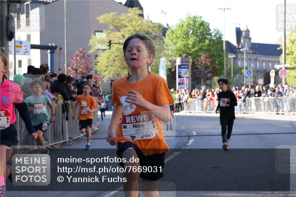 25.04.2025 - Das Zehntel Yannick Fuchs http://msf.ph/oto/7669031 26.04.2025 08:51:12 Ziel 1488, 1546, 1757, 2309, 2348, 2474, 2621, 2667, 2672, 2848, 2914, 2919, 3049, 3066, 3097, 3099, 3188, 3415, 3710, 3808 meine-sportfotos.de