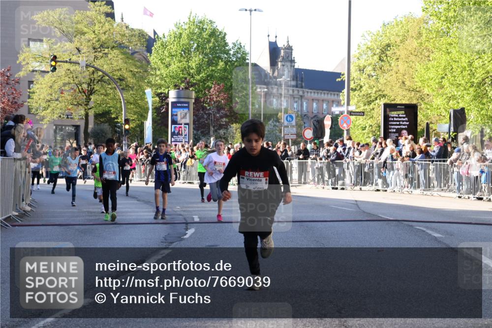 25.04.2025 - Das Zehntel Yannick Fuchs http://msf.ph/oto/7669039 26.04.2025 08:51:14 Ziel 1177, 1488, 1546, 1757, 2010, 2309, 2348, 2621, 2667, 2672, 2848, 2914, 2919, 3049, 3066, 3097, 3099, 3188, 3415, 3710, 3808, 3877 meine-sportfotos.de
