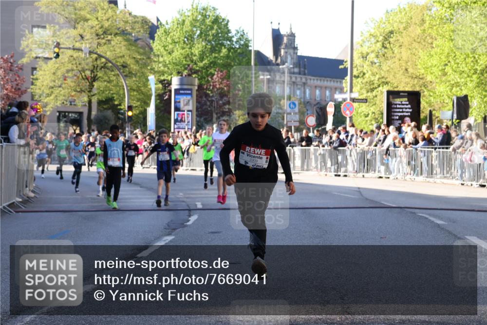 25.04.2025 - Das Zehntel Yannick Fuchs http://msf.ph/oto/7669041 26.04.2025 08:51:15 Ziel 1177, 1488, 1546, 1757, 2010, 2213, 2309, 2348, 2621, 2667, 2672, 2848, 2914, 2919, 3049, 3066, 3097, 3099, 3188, 3415, 3710, 3808, 3877 meine-sportfotos.de