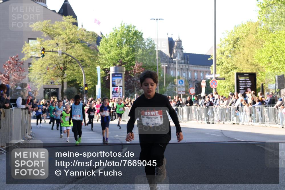 25.04.2025 - Das Zehntel Yannick Fuchs http://msf.ph/oto/7669045 26.04.2025 08:51:15 Ziel 1177, 1488, 1546, 1757, 2010, 2213, 2309, 2348, 2621, 2667, 2672, 2848, 2914, 2919, 3049, 3066, 3097, 3099, 3188, 3415, 3710, 3808, 3877 meine-sportfotos.de
