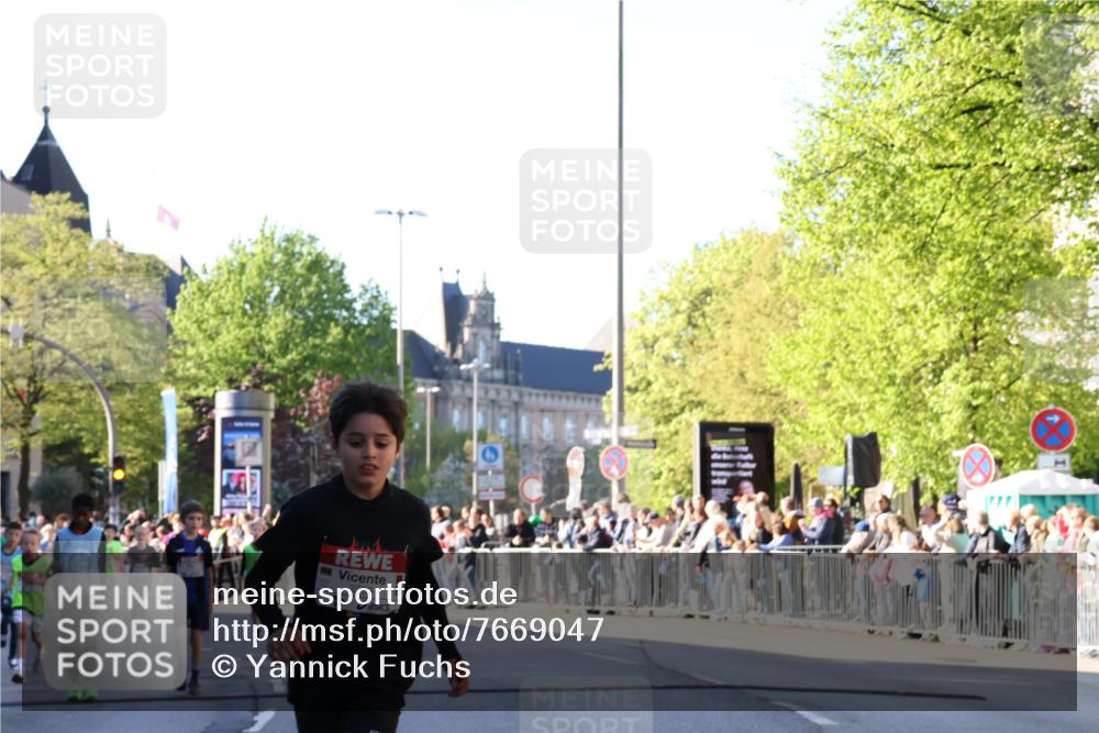 25.04.2025 - Das Zehntel Yannick Fuchs http://msf.ph/oto/7669047 26.04.2025 08:51:15 Ziel 1177, 1488, 1546, 1757, 2010, 2213, 2309, 2348, 2621, 2667, 2672, 2848, 2914, 2919, 3049, 3066, 3097, 3099, 3188, 3415, 3710, 3808, 3877 meine-sportfotos.de