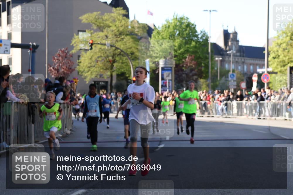 25.04.2025 - Das Zehntel Yannick Fuchs http://msf.ph/oto/7669049 26.04.2025 08:51:18 Ziel 1177, 1488, 1546, 1621, 1757, 1943, 2010, 2213, 2309, 2348, 2505, 2621, 2667, 2672, 2684, 2700, 2848, 2853, 2907, 2914, 3049, 3066, 3097, 3099, 3188, 3538, 3808, 3856, 3877 meine-sportfotos.de