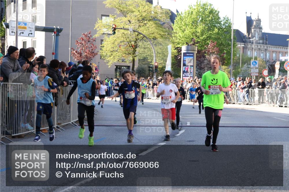 25.04.2025 - Das Zehntel Yannick Fuchs http://msf.ph/oto/7669066 26.04.2025 08:51:20 Ziel 1177, 1488, 1546, 1621, 1757, 1943, 2010, 2213, 2348, 2481, 2505, 2621, 2644, 2684, 2700, 2848, 2853, 2907, 2960, 2975, 3049, 3066, 3097, 3099, 3188, 3538, 3856, 3877 meine-sportfotos.de