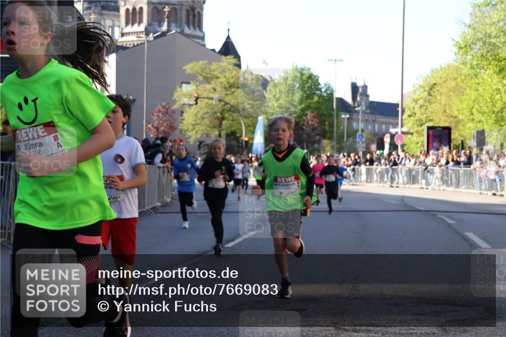 25.04.2025 - Das Zehntel Yannick Fuchs http://msf.ph/oto/7669083 26.04.2025 08:51:23 Ziel 1112, 1113, 1171, 1177, 1488, 1546, 1621, 1757, 1943, 2010, 2213, 2348, 2481, 2505, 2621, 2644, 2684, 2700, 2779, 2848, 2853, 2907, 2960, 2975, 3049, 3066, 3097, 3099, 3188, 3486, 3538, 3856, 3877 meine-sportfotos.de