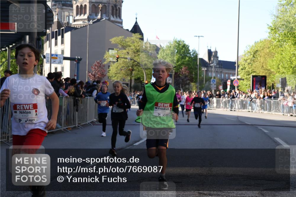 25.04.2025 - Das Zehntel Yannick Fuchs http://msf.ph/oto/7669087 26.04.2025 08:51:23 Ziel 1112, 1113, 1171, 1177, 1488, 1546, 1621, 1757, 1943, 2010, 2213, 2348, 2481, 2505, 2621, 2644, 2684, 2700, 2779, 2848, 2853, 2907, 2960, 2975, 3049, 3066, 3097, 3099, 3188, 3486, 3538, 3856, 3877 meine-sportfotos.de