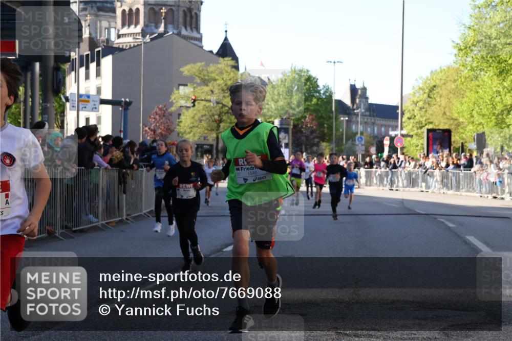 25.04.2025 - Das Zehntel Yannick Fuchs http://msf.ph/oto/7669088 26.04.2025 08:51:23 Ziel 1112, 1113, 1171, 1177, 1488, 1546, 1621, 1757, 1943, 2010, 2213, 2348, 2481, 2505, 2621, 2644, 2684, 2700, 2779, 2848, 2853, 2907, 2960, 2975, 3049, 3066, 3097, 3099, 3188, 3486, 3538, 3856, 3877 meine-sportfotos.de