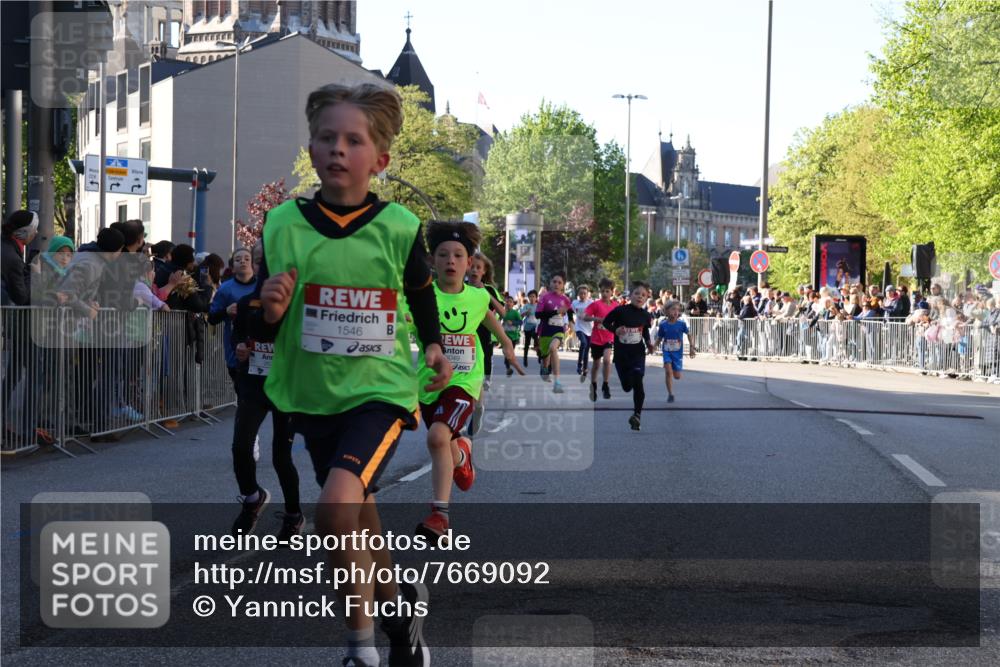 25.04.2025 - Das Zehntel Yannick Fuchs http://msf.ph/oto/7669092 26.04.2025 08:51:24 Ziel 1112, 1113, 1171, 1177, 1488, 1546, 1621, 1757, 1943, 2010, 2213, 2348, 2481, 2505, 2621, 2644, 2684, 2700, 2779, 2853, 2907, 2960, 2975, 3049, 3066, 3097, 3188, 3486, 3538, 3856, 3877 meine-sportfotos.de