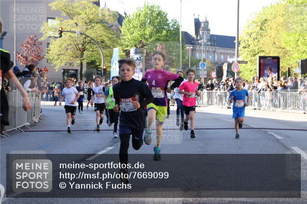25.04.2025 - Das Zehntel Yannick Fuchs http://msf.ph/oto/7669099 26.04.2025 08:51:26 Ziel 1112, 1113, 1171, 1177, 1488, 1546, 1621, 1757, 1939, 1943, 2010, 2213, 2481, 2505, 2621, 2644, 2684, 2700, 2779, 2853, 2907, 2960, 2975, 3049, 3066, 3097, 3486, 3538, 3720, 3856, 3877 meine-sportfotos.de