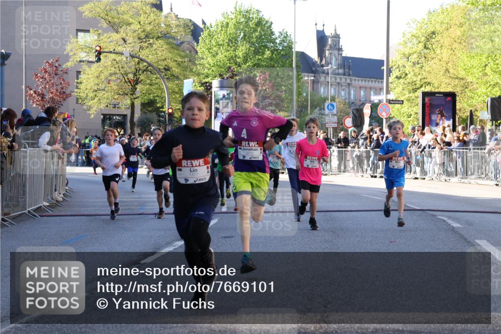 25.04.2025 - Das Zehntel Yannick Fuchs http://msf.ph/oto/7669101 26.04.2025 08:51:26 Ziel 1112, 1113, 1171, 1177, 1488, 1546, 1621, 1757, 1939, 1943, 2010, 2213, 2481, 2505, 2621, 2644, 2684, 2700, 2779, 2853, 2907, 2960, 2975, 3049, 3066, 3097, 3486, 3538, 3720, 3856, 3877 meine-sportfotos.de