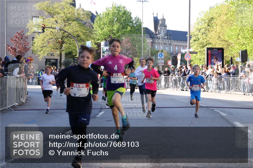 25.04.2025 - Das Zehntel Yannick Fuchs http://msf.ph/oto/7669103 26.04.2025 08:51:26 Ziel 1112, 1113, 1171, 1177, 1488, 1546, 1621, 1757, 1939, 1943, 2010, 2213, 2481, 2505, 2621, 2644, 2684, 2700, 2779, 2853, 2907, 2960, 2975, 3049, 3066, 3097, 3486, 3538, 3720, 3856, 3877 meine-sportfotos.de