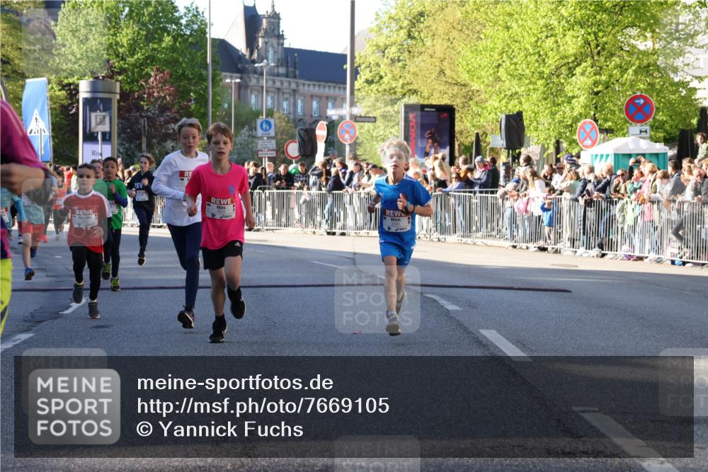 25.04.2025 - Das Zehntel Yannick Fuchs http://msf.ph/oto/7669105 26.04.2025 08:51:27 Ziel 1112, 1113, 1171, 1177, 1488, 1546, 1621, 1757, 1939, 1943, 2010, 2213, 2481, 2505, 2621, 2644, 2684, 2700, 2779, 2853, 2907, 2960, 2975, 3049, 3486, 3538, 3720, 3856, 3877 meine-sportfotos.de