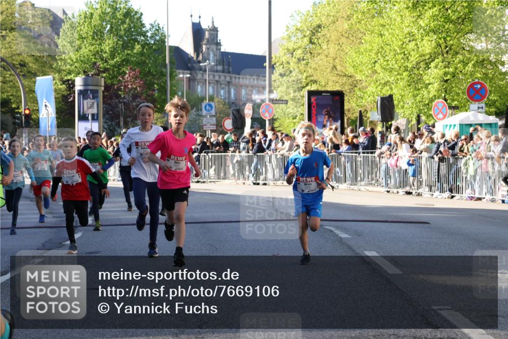 25.04.2025 - Das Zehntel Yannick Fuchs http://msf.ph/oto/7669106 26.04.2025 08:51:27 Ziel 1112, 1113, 1171, 1177, 1488, 1546, 1621, 1757, 1939, 1943, 2010, 2213, 2481, 2505, 2621, 2644, 2684, 2700, 2779, 2853, 2907, 2960, 2975, 3049, 3486, 3538, 3720, 3856, 3877 meine-sportfotos.de
