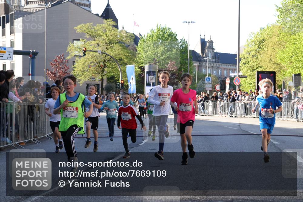 25.04.2025 - Das Zehntel Yannick Fuchs http://msf.ph/oto/7669109 26.04.2025 08:51:28 Ziel 1112, 1113, 1171, 1177, 1488, 1546, 1621, 1939, 1943, 2010, 2213, 2481, 2505, 2621, 2644, 2684, 2700, 2779, 2853, 2907, 2960, 2975, 3049, 3486, 3538, 3720, 3856, 3877 meine-sportfotos.de