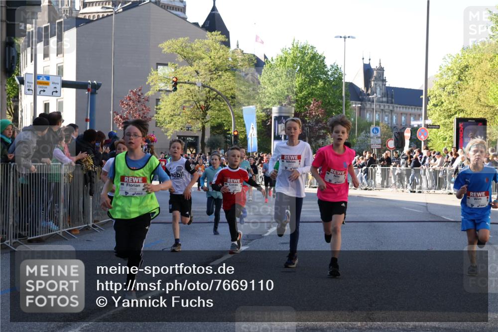 25.04.2025 - Das Zehntel Yannick Fuchs http://msf.ph/oto/7669110 26.04.2025 08:51:28 Ziel 1112, 1113, 1171, 1177, 1488, 1546, 1621, 1939, 1943, 2010, 2213, 2481, 2505, 2621, 2644, 2684, 2700, 2779, 2853, 2907, 2960, 2975, 3049, 3486, 3538, 3720, 3856, 3877 meine-sportfotos.de