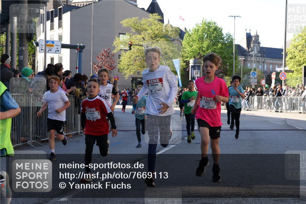 25.04.2025 - Das Zehntel Yannick Fuchs http://msf.ph/oto/7669113 26.04.2025 08:51:29 Ziel 1112, 1113, 1171, 1177, 1621, 1939, 1943, 2010, 2213, 2481, 2505, 2644, 2684, 2700, 2779, 2853, 2907, 2960, 2975, 3049, 3486, 3538, 3720, 3856, 3877 meine-sportfotos.de