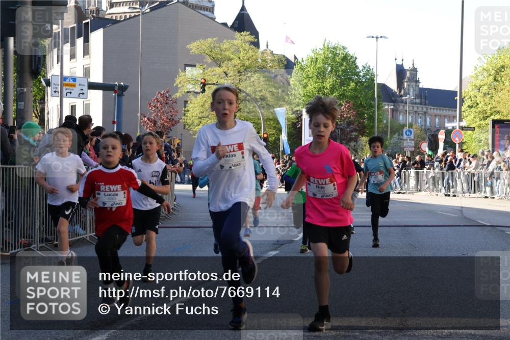 25.04.2025 - Das Zehntel Yannick Fuchs http://msf.ph/oto/7669114 26.04.2025 08:51:29 Ziel 1112, 1113, 1171, 1177, 1621, 1939, 1943, 2010, 2213, 2481, 2505, 2644, 2684, 2700, 2779, 2853, 2907, 2960, 2975, 3049, 3486, 3538, 3720, 3856, 3877 meine-sportfotos.de