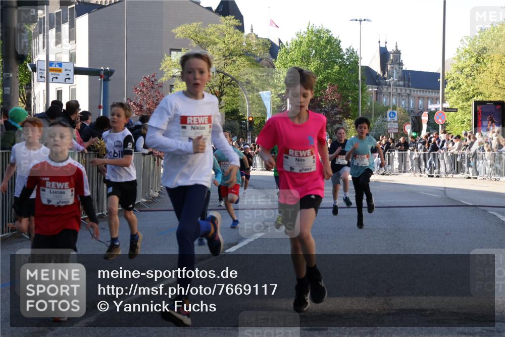 25.04.2025 - Das Zehntel Yannick Fuchs http://msf.ph/oto/7669117 26.04.2025 08:51:29 Ziel 1112, 1113, 1171, 1177, 1621, 1939, 1943, 2010, 2213, 2481, 2505, 2644, 2684, 2700, 2779, 2853, 2907, 2960, 2975, 3049, 3486, 3538, 3720, 3856, 3877 meine-sportfotos.de