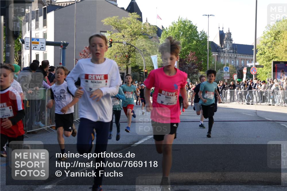 25.04.2025 - Das Zehntel Yannick Fuchs http://msf.ph/oto/7669118 26.04.2025 08:51:29 Ziel 1112, 1113, 1171, 1177, 1621, 1939, 1943, 2010, 2213, 2481, 2505, 2644, 2684, 2700, 2779, 2853, 2907, 2960, 2975, 3049, 3486, 3538, 3720, 3856, 3877 meine-sportfotos.de