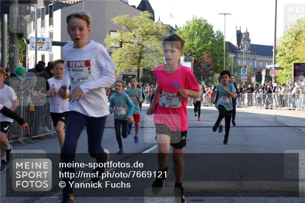 25.04.2025 - Das Zehntel Yannick Fuchs http://msf.ph/oto/7669121 26.04.2025 08:51:29 Ziel 1112, 1113, 1171, 1177, 1621, 1939, 1943, 2010, 2213, 2481, 2505, 2644, 2684, 2700, 2779, 2853, 2907, 2960, 2975, 3049, 3486, 3538, 3720, 3856, 3877 meine-sportfotos.de