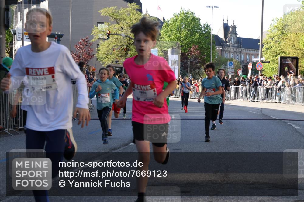 25.04.2025 - Das Zehntel Yannick Fuchs http://msf.ph/oto/7669123 26.04.2025 08:51:29 Ziel 1112, 1113, 1171, 1177, 1621, 1939, 1943, 2010, 2213, 2481, 2505, 2644, 2684, 2700, 2779, 2853, 2907, 2960, 2975, 3049, 3486, 3538, 3720, 3856, 3877 meine-sportfotos.de