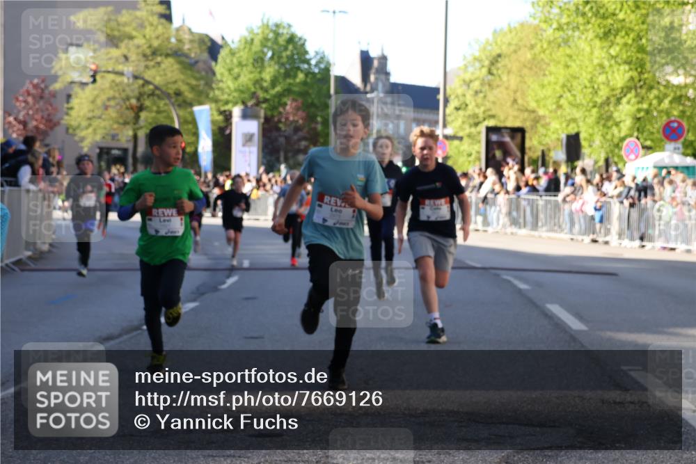25.04.2025 - Das Zehntel Yannick Fuchs http://msf.ph/oto/7669126 26.04.2025 08:51:31 Ziel 1112, 1113, 1171, 1177, 1621, 1939, 1943, 2213, 2481, 2505, 2644, 2684, 2700, 2779, 2853, 2907, 2960, 2975, 3486, 3538, 3720, 3856, 3873, 3877 meine-sportfotos.de