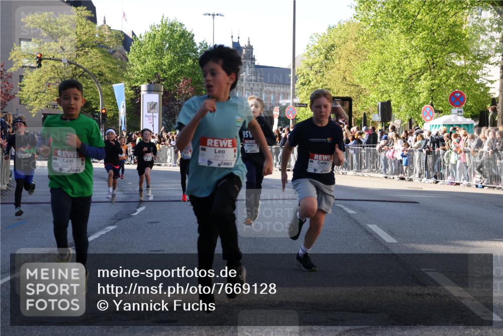 25.04.2025 - Das Zehntel Yannick Fuchs http://msf.ph/oto/7669128 26.04.2025 08:51:31 Ziel 1112, 1113, 1171, 1177, 1621, 1939, 1943, 2213, 2481, 2505, 2644, 2684, 2700, 2779, 2853, 2907, 2960, 2975, 3486, 3538, 3720, 3856, 3873, 3877 meine-sportfotos.de
