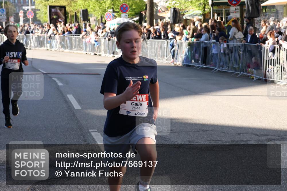 25.04.2025 - Das Zehntel Yannick Fuchs http://msf.ph/oto/7669137 26.04.2025 08:51:32 Ziel 1112, 1113, 1171, 1621, 1939, 1943, 2213, 2481, 2505, 2644, 2684, 2700, 2779, 2853, 2907, 2960, 2975, 3404, 3486, 3538, 3720, 3856, 3873 meine-sportfotos.de