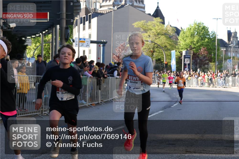 25.04.2025 - Das Zehntel Yannick Fuchs http://msf.ph/oto/7669146 26.04.2025 08:51:35 Ziel 1112, 1113, 1171, 1621, 1939, 2149, 2161, 2481, 2644, 2684, 2700, 2779, 2907, 2960, 2975, 3404, 3450, 3486, 3595, 3720, 3873 meine-sportfotos.de