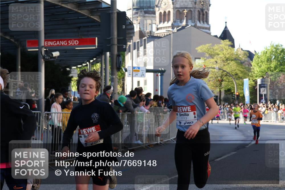 25.04.2025 - Das Zehntel Yannick Fuchs http://msf.ph/oto/7669148 26.04.2025 08:51:35 Ziel 1112, 1113, 1171, 1621, 1939, 2149, 2161, 2481, 2644, 2684, 2700, 2779, 2907, 2960, 2975, 3404, 3450, 3486, 3595, 3720, 3873 meine-sportfotos.de