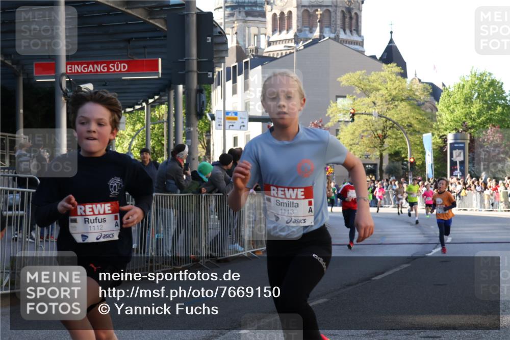 25.04.2025 - Das Zehntel Yannick Fuchs http://msf.ph/oto/7669150 26.04.2025 08:51:35 Ziel 1112, 1113, 1171, 1621, 1939, 2149, 2161, 2481, 2644, 2684, 2700, 2779, 2907, 2960, 2975, 3404, 3450, 3486, 3595, 3720, 3873 meine-sportfotos.de