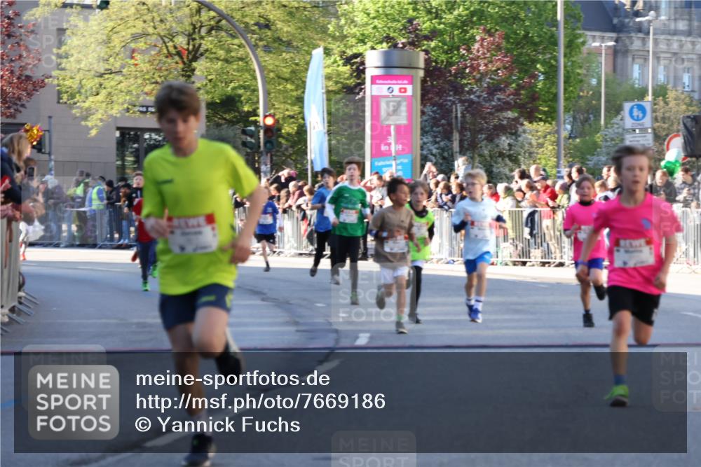 25.04.2025 - Das Zehntel Yannick Fuchs http://msf.ph/oto/7669186 26.04.2025 08:51:42 Ziel 1176, 1207, 1232, 1245, 1654, 1788, 1939, 2015, 2149, 2161, 2886, 3404, 3450, 3516, 3595, 3720, 3873 meine-sportfotos.de