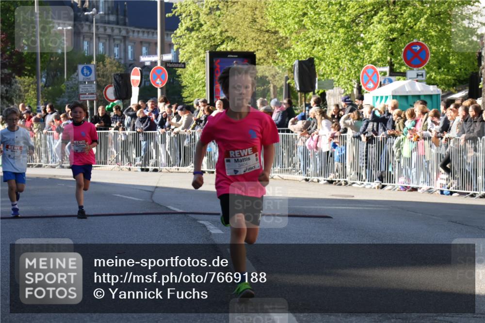 25.04.2025 - Das Zehntel Yannick Fuchs http://msf.ph/oto/7669188 26.04.2025 08:51:43 Ziel 1176, 1207, 1208, 1232, 1245, 1654, 1788, 1939, 2015, 2149, 2161, 2886, 3404, 3450, 3516, 3595, 3720, 3873 meine-sportfotos.de