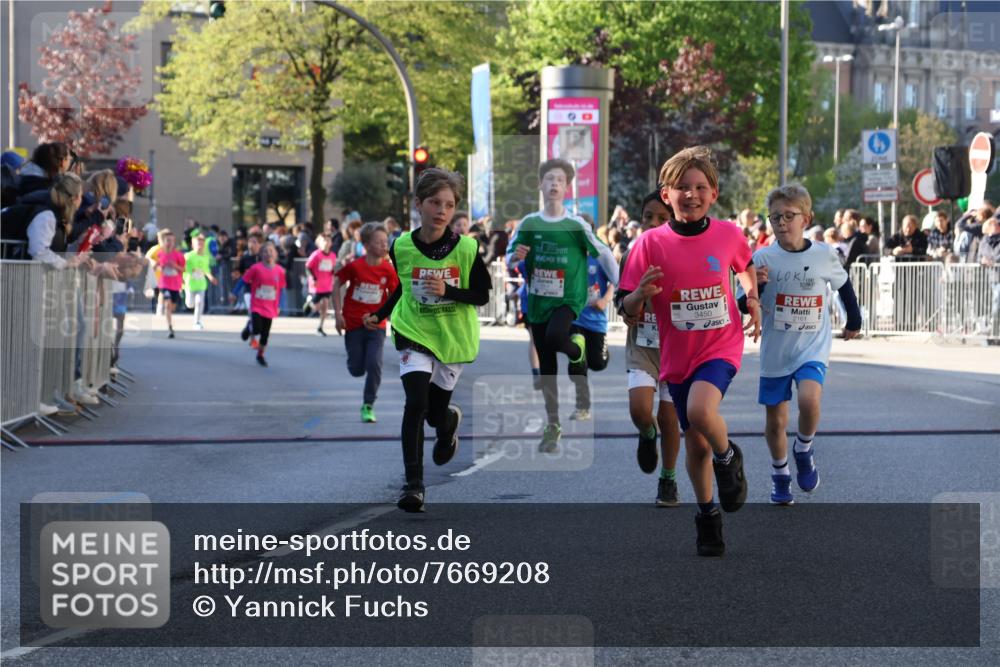 25.04.2025 - Das Zehntel Yannick Fuchs http://msf.ph/oto/7669208 26.04.2025 08:51:45 Ziel 1166, 1176, 1207, 1208, 1232, 1245, 1654, 1788, 2015, 2149, 2161, 2886, 3060, 3404, 3450, 3496, 3516, 3530, 3595, 3873 meine-sportfotos.de