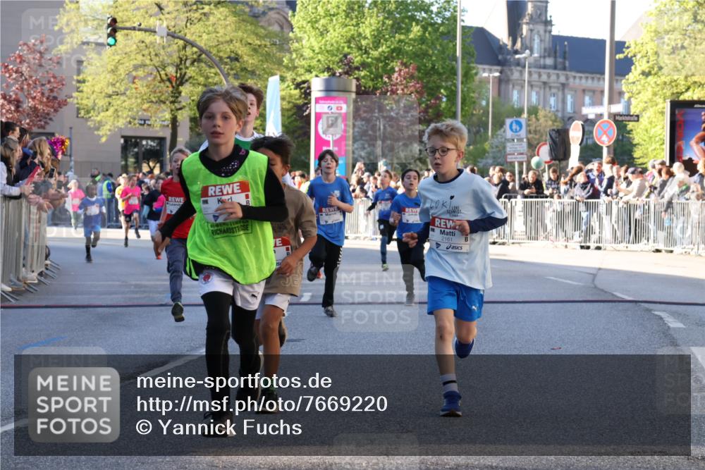 25.04.2025 - Das Zehntel Yannick Fuchs http://msf.ph/oto/7669220 26.04.2025 08:51:47 Ziel 1166, 1176, 1207, 1208, 1232, 1245, 1654, 1788, 2015, 2149, 2161, 2886, 3060, 3404, 3450, 3496, 3516, 3530, 3595, 3873 meine-sportfotos.de
