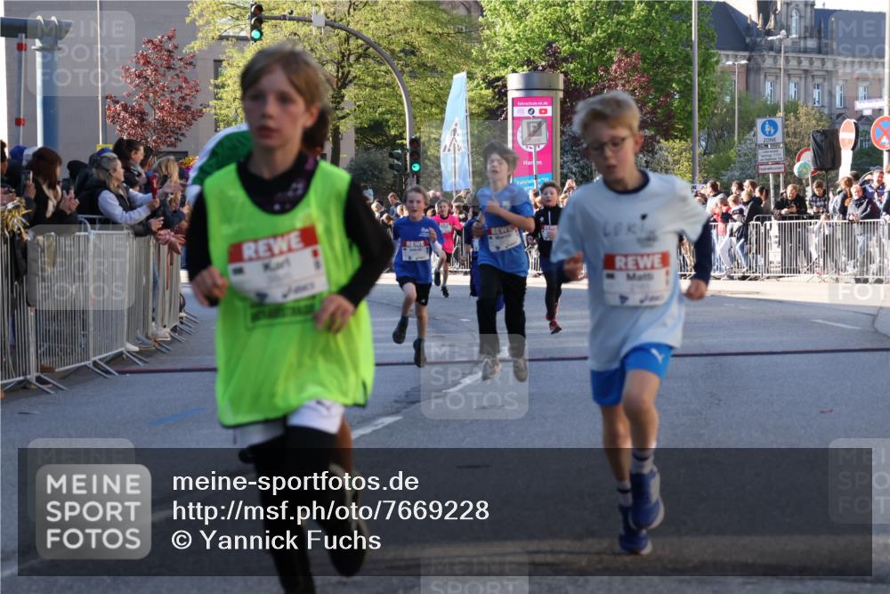 25.04.2025 - Das Zehntel Yannick Fuchs http://msf.ph/oto/7669228 26.04.2025 08:51:48 Ziel 1166, 1176, 1207, 1208, 1232, 1245, 1654, 1788, 2015, 2149, 2161, 2886, 3060, 3212, 3404, 3450, 3496, 3516, 3530, 3595, 3873 meine-sportfotos.de