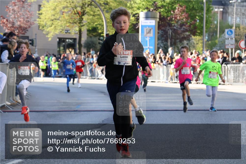 25.04.2025 - Das Zehntel Yannick Fuchs http://msf.ph/oto/7669253 26.04.2025 08:51:54 Ziel 1166, 1176, 1188, 1207, 1208, 1232, 1245, 1418, 1788, 2015, 2023, 2216, 2355, 2364, 2886, 3060, 3160, 3161, 3212, 3407, 3496, 3516, 3530 meine-sportfotos.de
