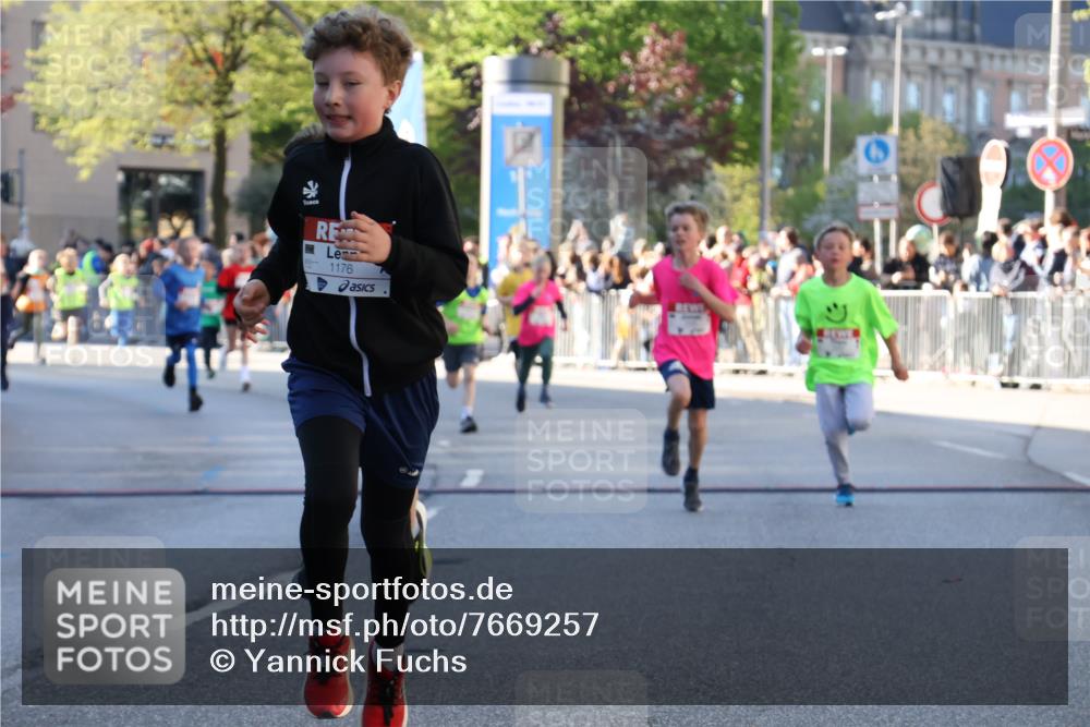 25.04.2025 - Das Zehntel Yannick Fuchs http://msf.ph/oto/7669257 26.04.2025 08:51:54 Ziel 1166, 1176, 1188, 1207, 1208, 1232, 1245, 1418, 1788, 2015, 2023, 2216, 2355, 2364, 2886, 3060, 3160, 3161, 3212, 3407, 3496, 3516, 3530 meine-sportfotos.de