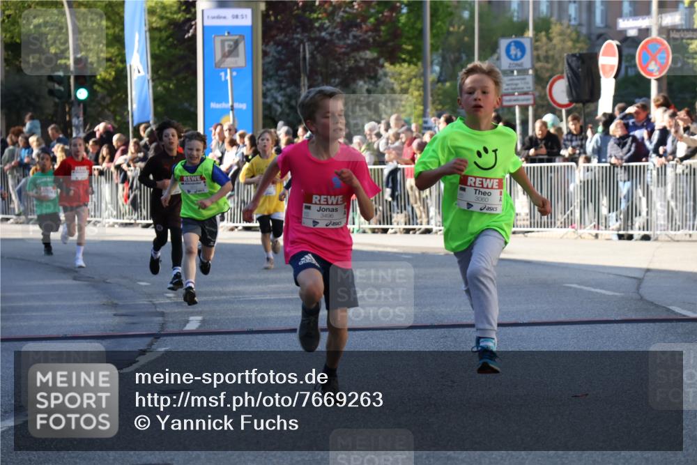 25.04.2025 - Das Zehntel Yannick Fuchs http://msf.ph/oto/7669263 26.04.2025 08:51:56 Ziel 1122, 1166, 1176, 1188, 1207, 1208, 1232, 1245, 1418, 2023, 2216, 2355, 2364, 2804, 2886, 3060, 3160, 3161, 3171, 3212, 3407, 3496, 3516, 3530, 3822 meine-sportfotos.de
