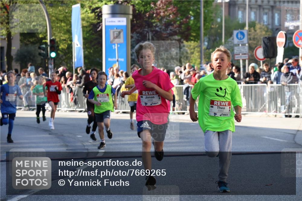 25.04.2025 - Das Zehntel Yannick Fuchs http://msf.ph/oto/7669265 26.04.2025 08:51:56 Ziel 1122, 1166, 1176, 1188, 1207, 1208, 1232, 1245, 1418, 2023, 2216, 2355, 2364, 2804, 2886, 3060, 3160, 3161, 3171, 3212, 3407, 3496, 3516, 3530, 3822 meine-sportfotos.de