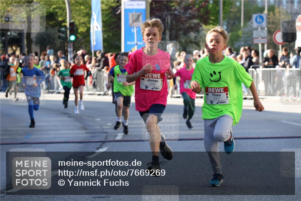 25.04.2025 - Das Zehntel Yannick Fuchs http://msf.ph/oto/7669269 26.04.2025 08:51:56 Ziel 1122, 1166, 1176, 1188, 1207, 1208, 1232, 1245, 1418, 2023, 2216, 2355, 2364, 2804, 2886, 3060, 3160, 3161, 3171, 3212, 3407, 3496, 3516, 3530, 3822 meine-sportfotos.de