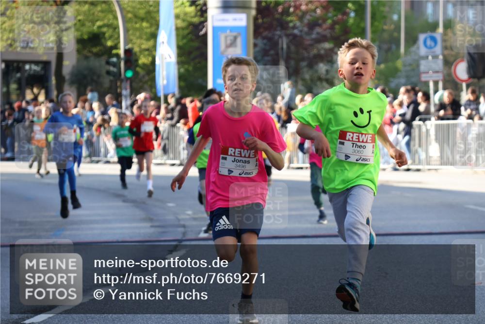 25.04.2025 - Das Zehntel Yannick Fuchs http://msf.ph/oto/7669271 26.04.2025 08:51:56 Ziel 1122, 1166, 1176, 1188, 1207, 1208, 1232, 1245, 1418, 2023, 2216, 2355, 2364, 2804, 2886, 3060, 3160, 3161, 3171, 3212, 3407, 3496, 3516, 3530, 3822 meine-sportfotos.de