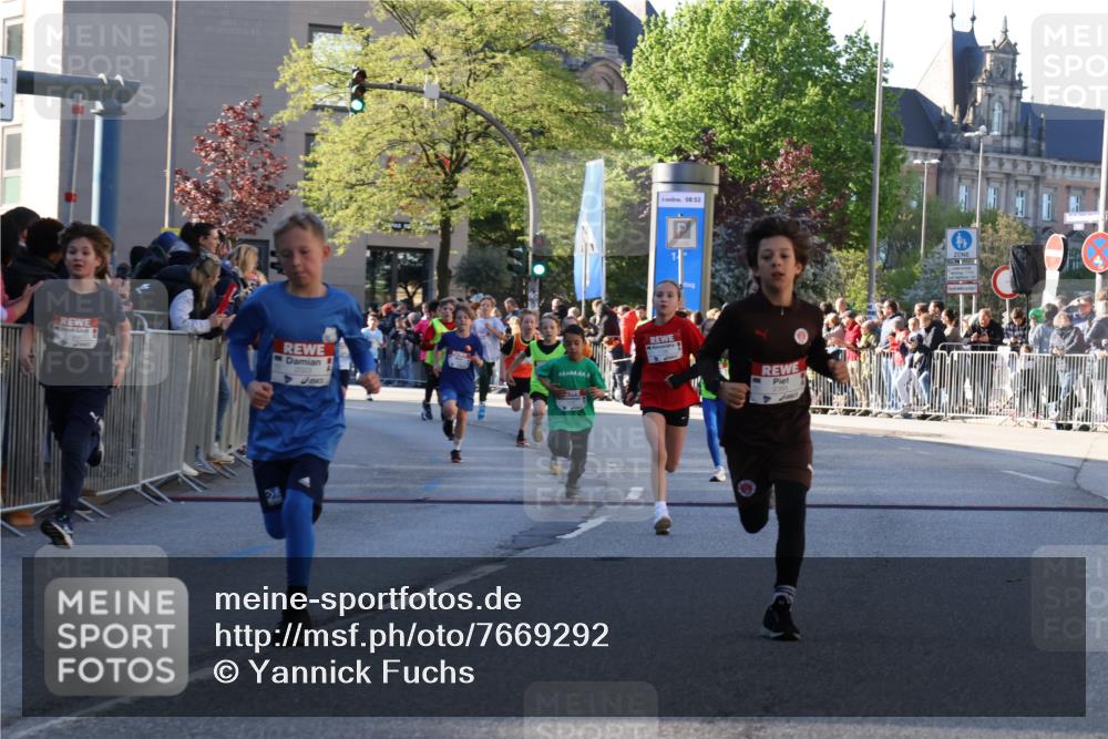 25.04.2025 - Das Zehntel Yannick Fuchs http://msf.ph/oto/7669292 26.04.2025 08:52:01 Ziel 1122, 1127, 1166, 1188, 1418, 2023, 2216, 2355, 2364, 2804, 2859, 3060, 3085, 3160, 3161, 3171, 3212, 3407, 3467, 3496, 3530, 3822 meine-sportfotos.de