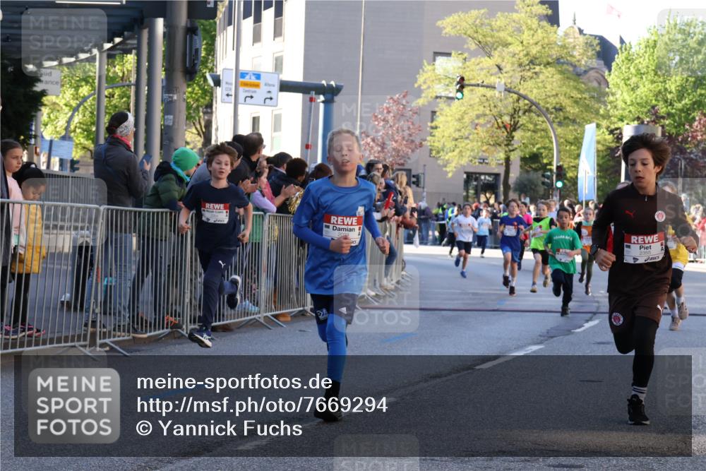 25.04.2025 - Das Zehntel Yannick Fuchs http://msf.ph/oto/7669294 26.04.2025 08:52:02 Ziel 1122, 1127, 1188, 1418, 1979, 2023, 2216, 2355, 2364, 2804, 2859, 3060, 3085, 3088, 3160, 3161, 3171, 3212, 3407, 3467, 3496, 3822 meine-sportfotos.de