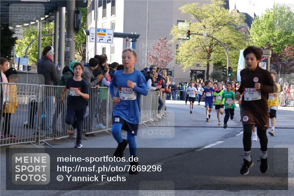 25.04.2025 - Das Zehntel Yannick Fuchs http://msf.ph/oto/7669296 26.04.2025 08:52:02 Ziel 1122, 1127, 1188, 1418, 1979, 2023, 2216, 2355, 2364, 2804, 2859, 3060, 3085, 3088, 3160, 3161, 3171, 3212, 3407, 3467, 3496, 3822 meine-sportfotos.de