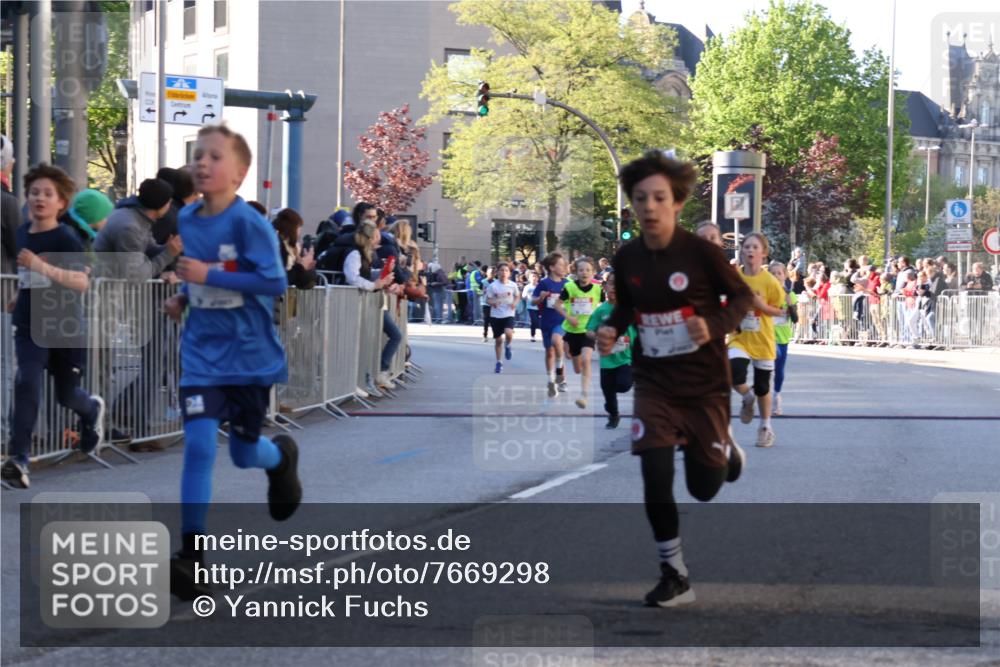 25.04.2025 - Das Zehntel Yannick Fuchs http://msf.ph/oto/7669298 26.04.2025 08:52:02 Ziel 1122, 1127, 1188, 1418, 1979, 2023, 2216, 2355, 2364, 2804, 2859, 3060, 3085, 3088, 3160, 3161, 3171, 3212, 3407, 3467, 3496, 3822 meine-sportfotos.de
