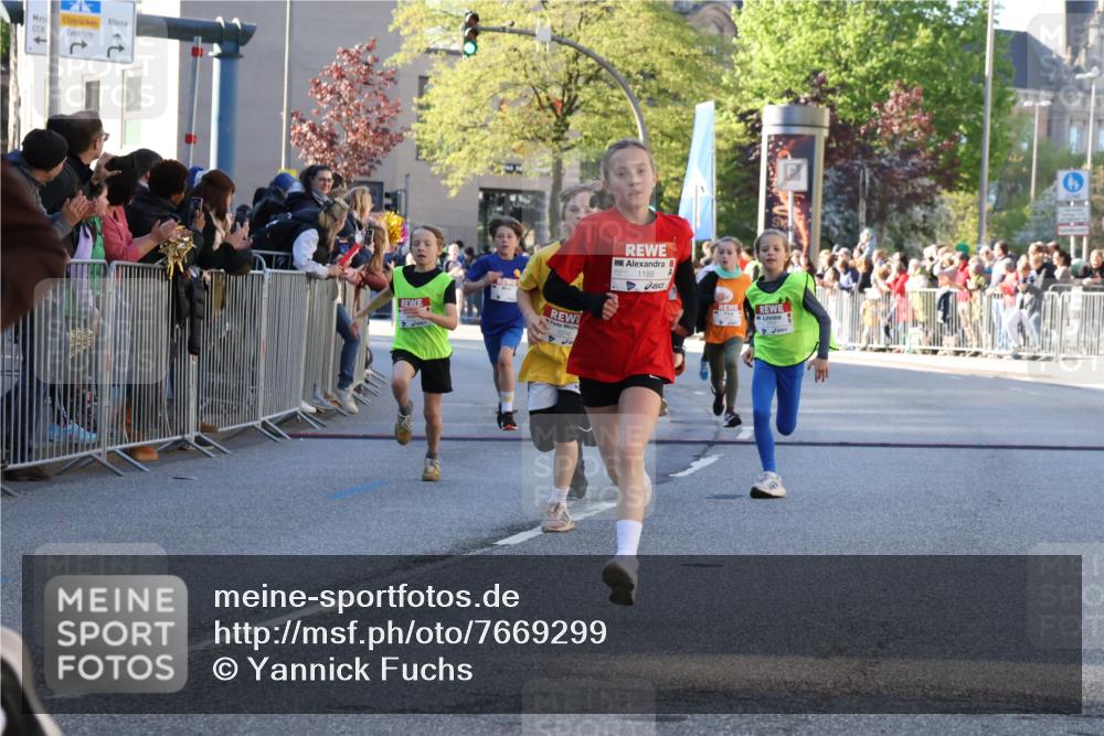 25.04.2025 - Das Zehntel Yannick Fuchs http://msf.ph/oto/7669299 26.04.2025 08:52:04 Ziel 1108, 1122, 1127, 1188, 1418, 1979, 2023, 2029, 2216, 2355, 2364, 2804, 2859, 3085, 3088, 3160, 3161, 3171, 3212, 3407, 3467, 3822 meine-sportfotos.de